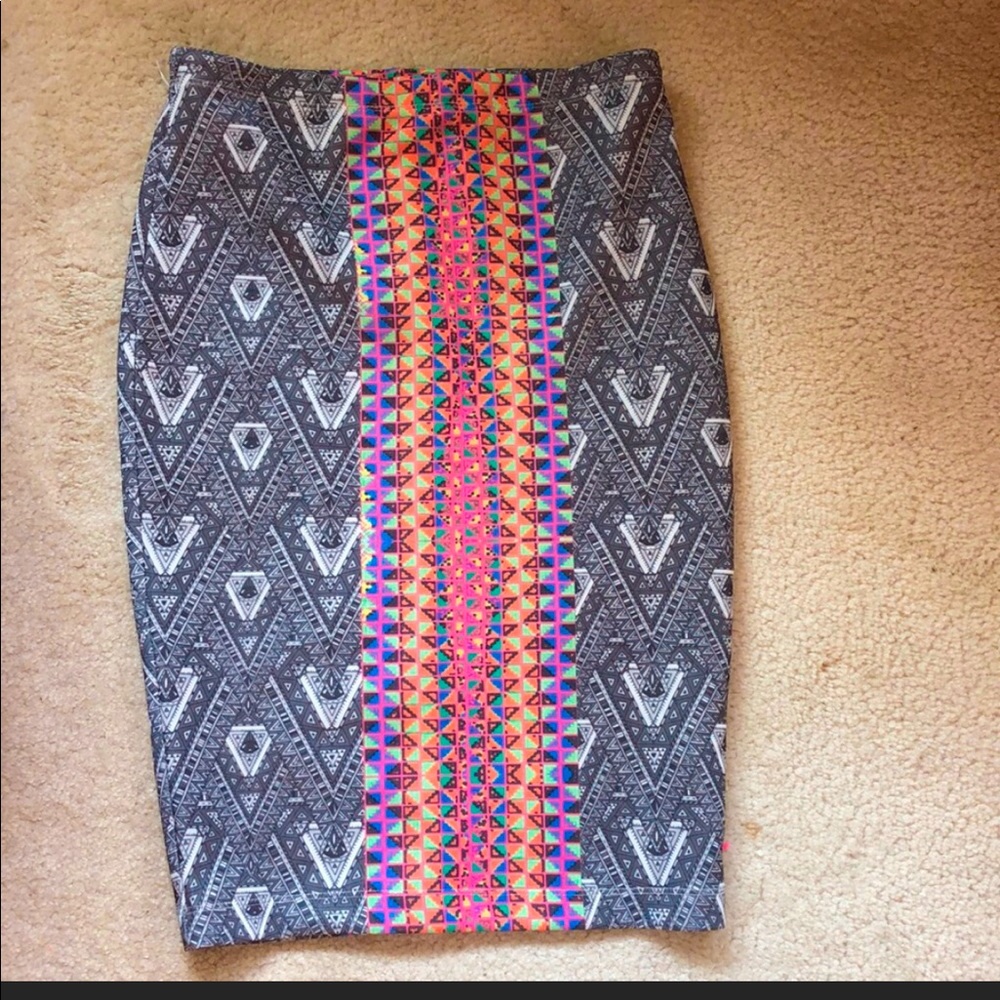 Material Girl grey printed skirt. Size Small